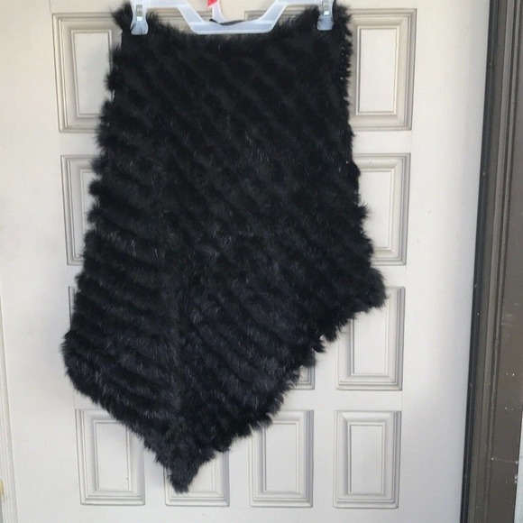 Poncho Feather Black One Size HI-Lo Pull Over NWOT - Picture 1 of 11